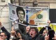 Capres Argentina Janji Ganti Mata Uang Nasional dengan Dolar AS 8 Capres Argentina Janji Ganti Mata Uang Nasional dengan Dolar AS